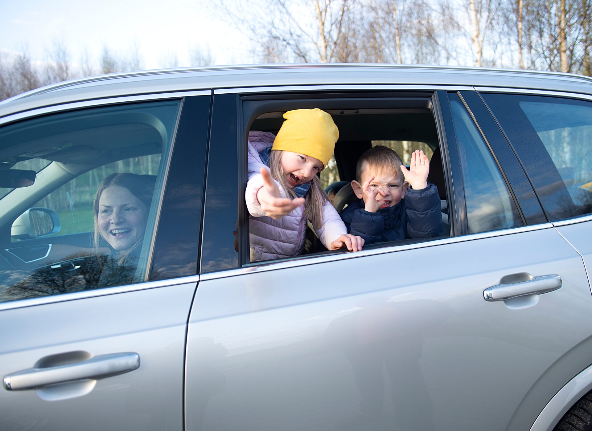 happy family mother and two children goes to travel trip in the car | Warrantywise