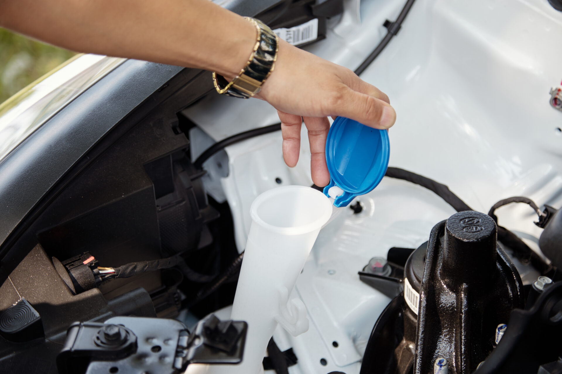 Checking windshield washer level | Warrantywise